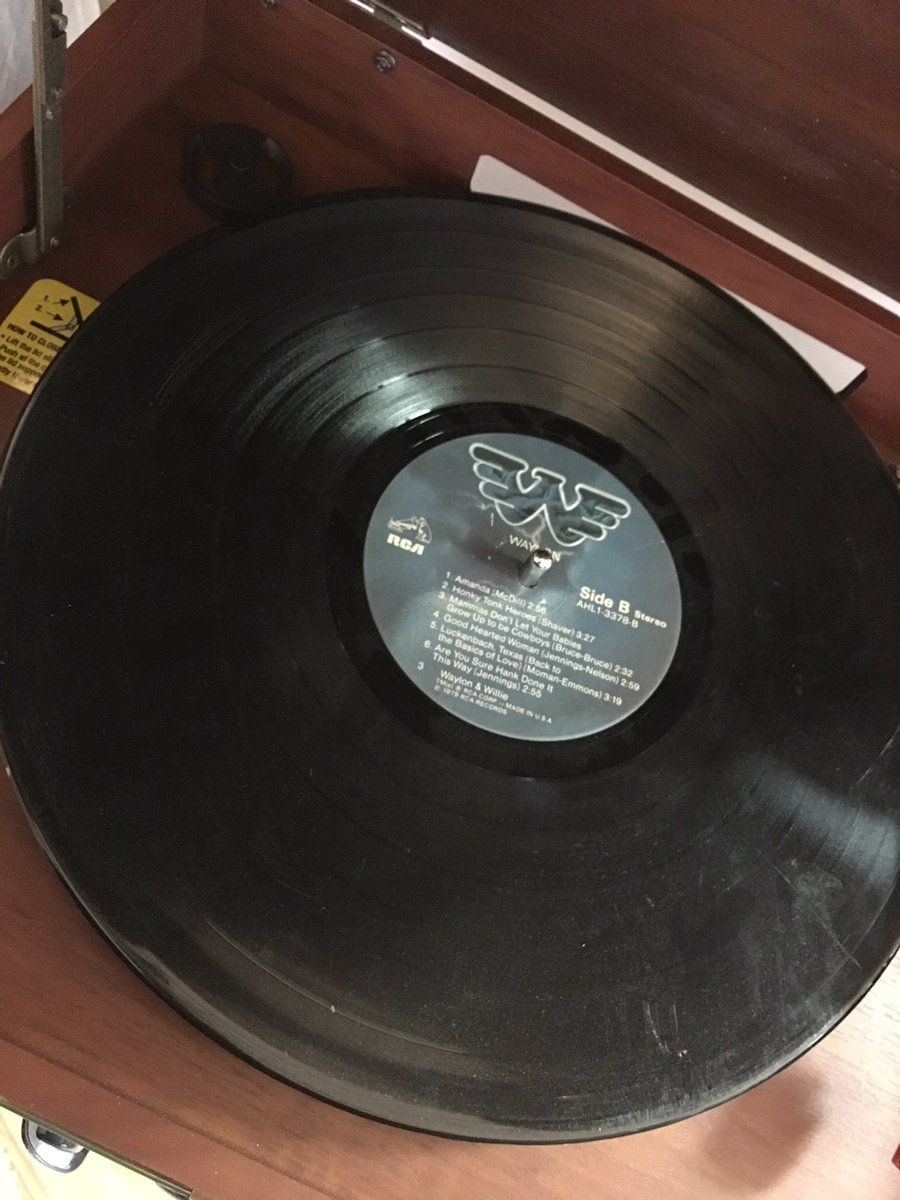 luellasfp's tweet photo. It's a #Waylon and #bacon kind of morning. 🎼🎸#FarmCookin' #FarmBlessed https://t.co/pXple6jA1U