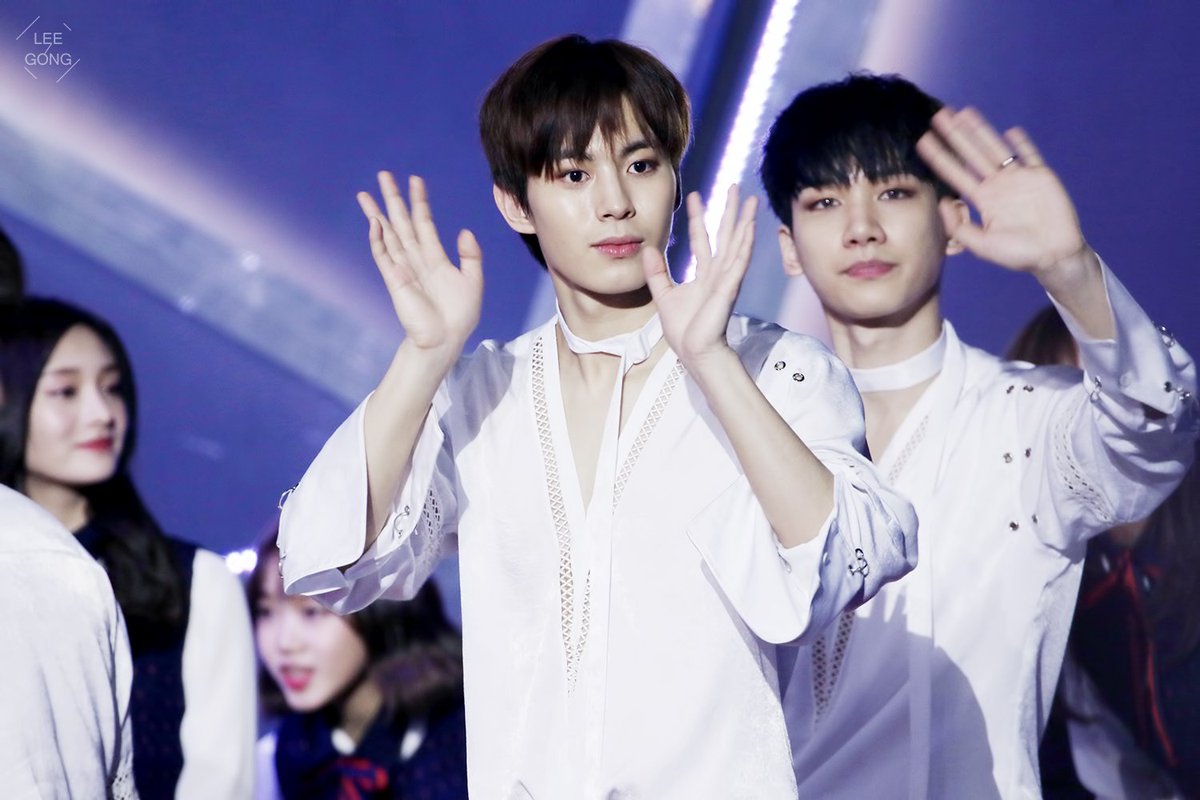 _929_20's tweet photo. 170114 #VIXX #홍빈 ( @RedBeans93 )
나의 천사님😇

https://t.co/lkkHoBgfsf
https://t.co/CCB3Kvy3St https://t.co/e8Ev3BiQ61