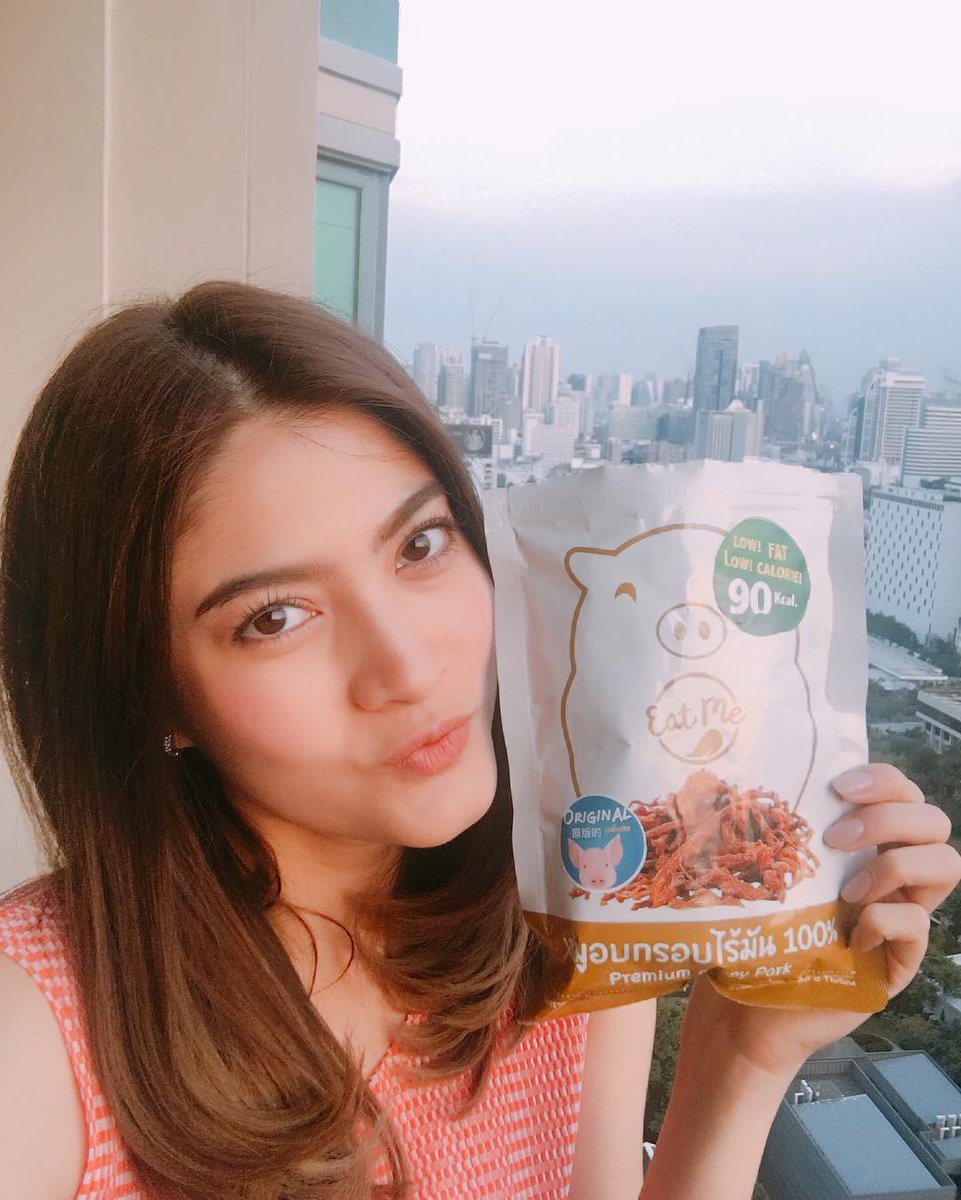 Margie_bth's tweet photo. หุ่นดีได้อร่อยด้วยEAT ME 🐷
หมูอบกรอบตรา อีทมี
ไขมัน0% อร่อย มีประโยชน์
ทานได้ทุกเพศทุกวัย
#LowFat #90kcal.
#eatmecrispypork
Cr.margie_rasri https://t.co/UF5vecSVji
