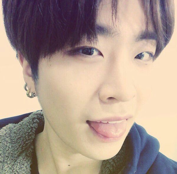 mav_rosseto's tweet photo. Youngjae faz parte do got7, Hoseok faz parte do BTS, enquanto vc desprezar eles vc não faz parte dos fandom's #최영재_노래해줘서_고마워 #WeLoveYouJhope https://t.co/6euXthGR9s