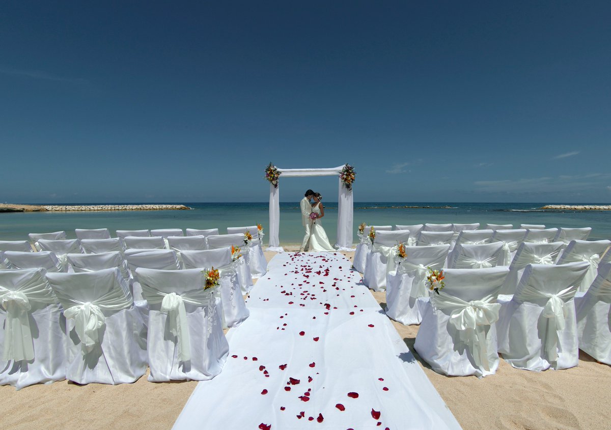 Win 7 days all inclusive at The Palladium Lady Hamilton Resort &amp; Spa on Feb 12 at <a href="/atlanticwedding/">AtlanticWeddingShow</a> Grand Bridal Show <a href="/CunardCentre/">Cunard Centre</a> #AWS2017