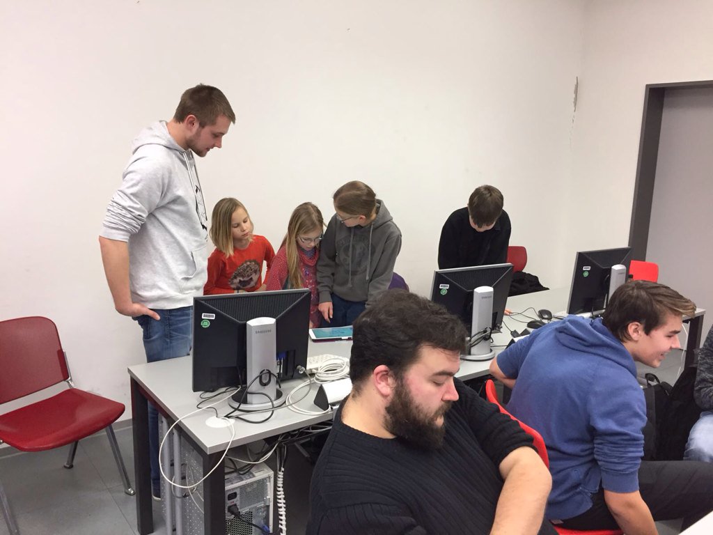 connectncode's tweet image. Once again #IoT was hot topic at #connectncode bt the best part was tht #kids connect n code with us! #Girls #Coding