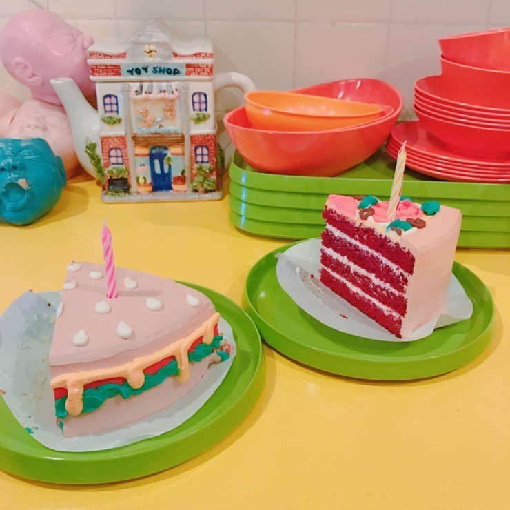 Seoul_Cafe's tweet photo. #ที่ชิล ร้านเค้กอีกสักร้านวันนี้ DINGA Cake HOUSE ร้านเค้กสีชมพูฟรุ้งฟริ้ง เค้กราคา 7000-8000₩ สายแบ๊วไม่ควรพลาด น่าถ่ายรูปสุดๆ https://t.co/FFugKUHQ85