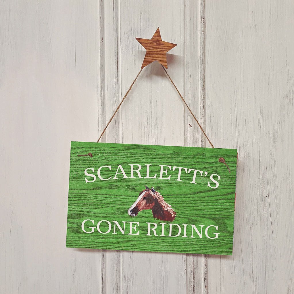 GiddyKipperUK's tweet photo. clip clop clip clop...#riding #horse #horsesign #stablesign #kidsroom #horseriding #horseridingsign https://t.co/Z0e5DfpzWR
