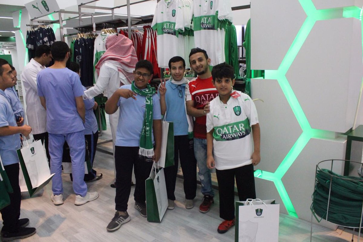 alahliestore's tweet photo. زيارة مركز الرعاية المتطورة لتأهيل ذوي الإحتياجات الخاصة إلى #متجر_الاهلي 
#الأهلي https://t.co/vkvoCdd68E