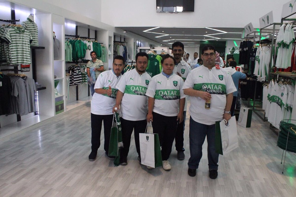 alahliestore's tweet photo. زيارة مركز الرعاية المتطورة لتأهيل ذوي الإحتياجات الخاصة إلى #متجر_الاهلي 
#الأهلي https://t.co/vkvoCdd68E