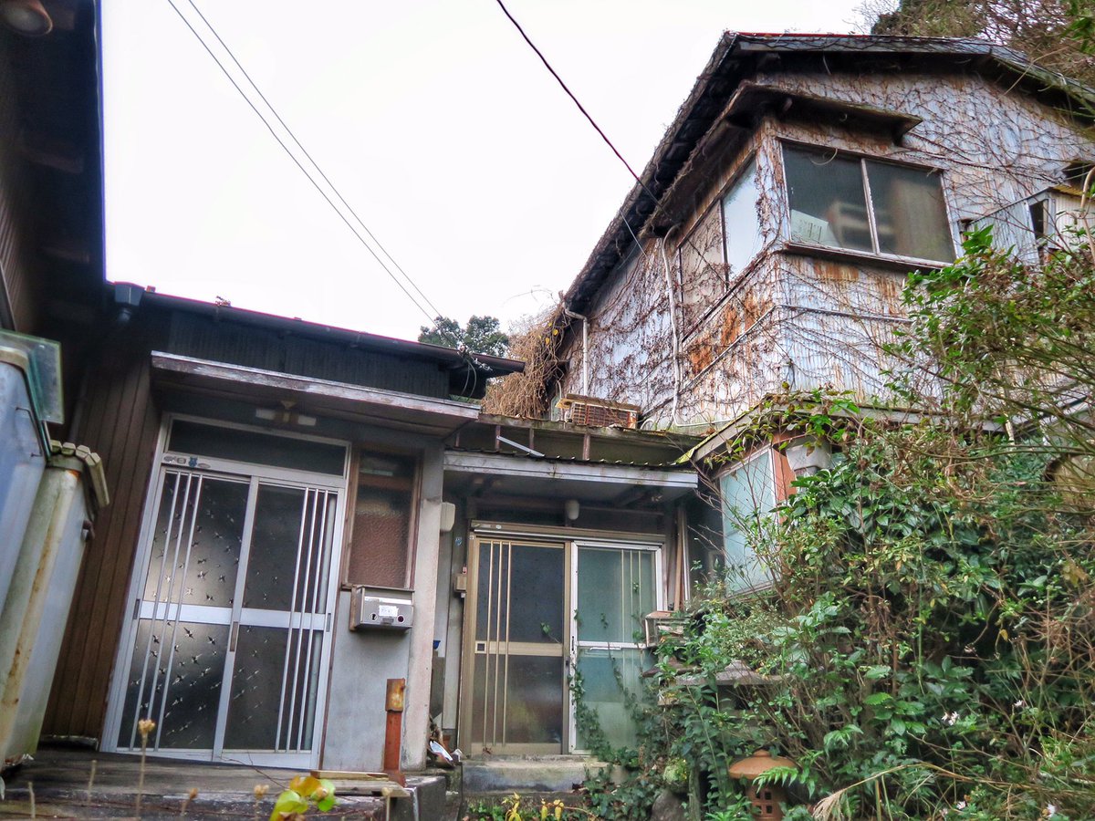 ニュー伊吹 須磨区某所ラスト 奥地はほぼ夜逃げ同然の廃村状態 クリアランスが迫ってるのかも 春になったら遺留物なども探ってみたいと思います しかしマルフクはこんな魔窟までよく来てるなと何時もながら感心致します 不法占拠 貧民窟 神戸 ニュー伊吹 須磨区某所ラスト 奥地はほぼ夜逃げ同然の廃村状態 クリアランスが迫ってるのかも 春になったら遺留物なども探ってみたいと思います しかしマルフクはこんな魔窟までよく来てるなと何時もながら感心致します 不法占拠 貧民窟 神戸