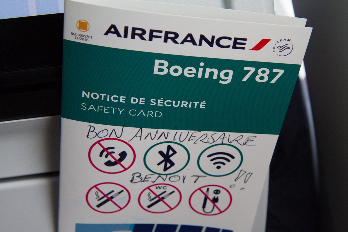 Chasing__Light's tweet photo. Il y a une semaine, le vol inaugural du #b787 #AirFrance
#franceisintheair #af787 #af789 @AirFranceFR https://t.co/TETrg2snUu