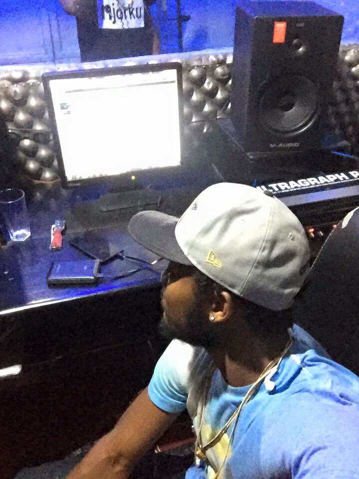 Wallopliion1's tweet photo. Cracking on some nice shit🌫 https://t.co/elPFWfGdOi
