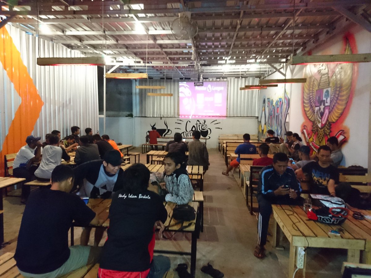 Manchester United vs Liverpool, <a href="/GarasiCafe_Jbr/">Garasi Cafe</a> kick off
<a href="/nobar/">Manusnan   Soisopa</a> @JemberEvent <a href="/unitedarmy_JBR/">UNITED ARMY JEMBER</a> <a href="/jember/">j ember</a>