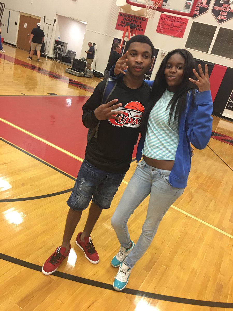makeitraindae's tweet photo. Family over everything!๐ฏโค๏ธ 4way or no way๐๐ฝ #freetrai #riplos @_briannalawson @LaterrioJordan https://t.co/CKMM8NZEy9
