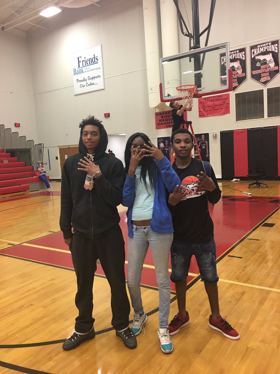makeitraindae's tweet photo. Family over everything!๐ฏโค๏ธ 4way or no way๐๐ฝ #freetrai #riplos @_briannalawson @LaterrioJordan https://t.co/CKMM8NZEy9