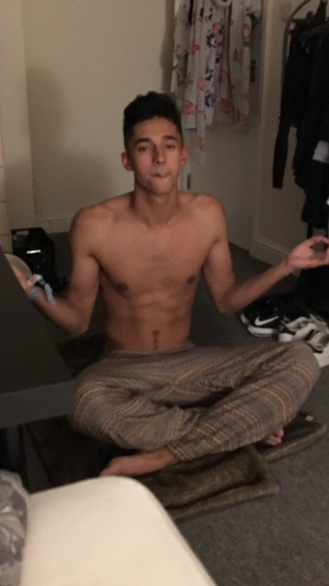 grace_gib's tweet photo. hbd to this hunky asian 😚 #photofresh 😑😑 https://t.co/btUfmcPQsi