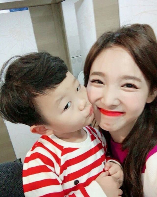 PARKMYOUI's tweet photo. #twice #nayeon https://t.co/EwfQIsIND1