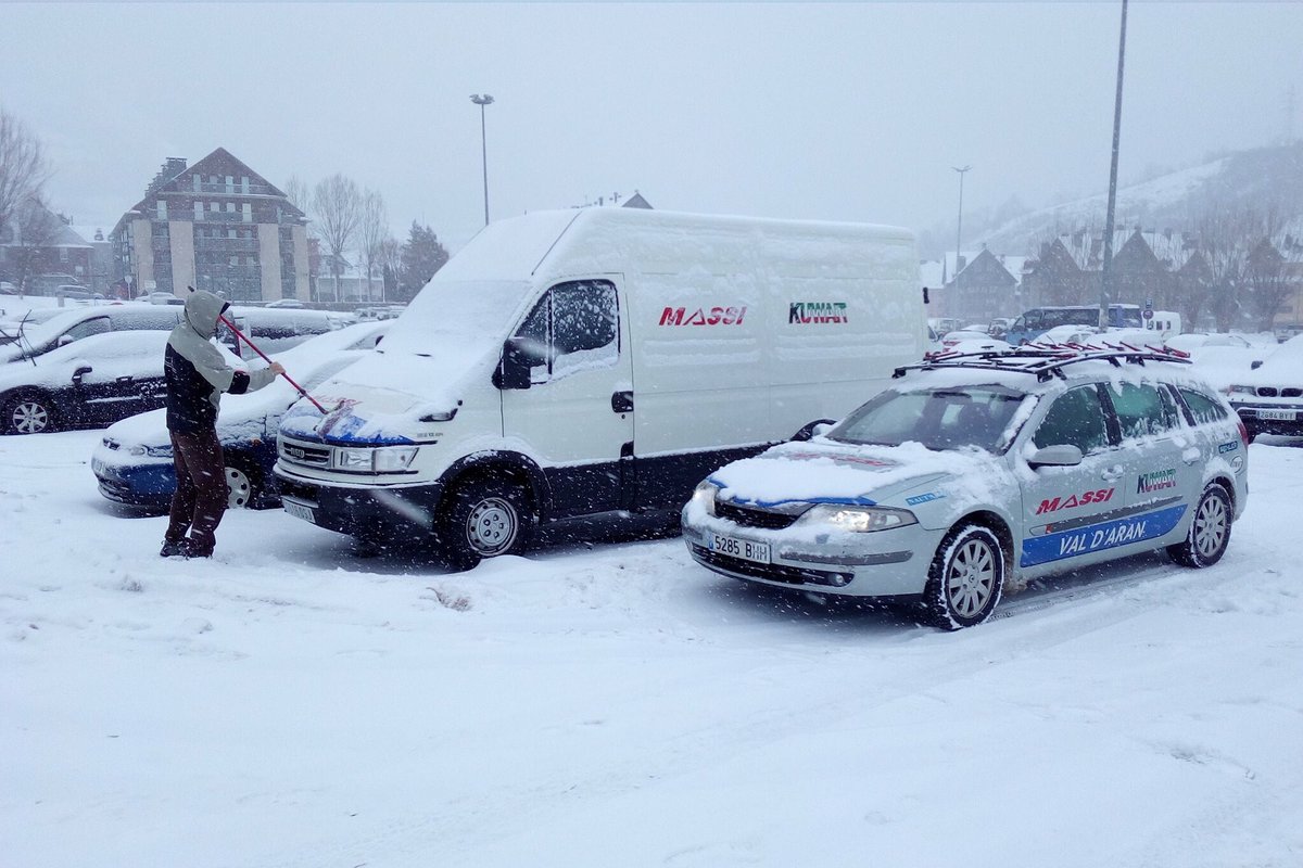 massiproject's tweet photo. Current team issues in Northern Spain! 🚴🏼❄ #nodaysoff #ciclismo #procycling #massikuwaitproject https://t.co/RkSUE8mu9F