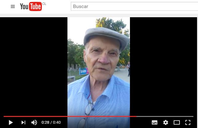 El vecino de San Joaquín, Rafael López, agradece la puesta en escena de Teatroonirus en su barrio. youtube.com/watch?v=tgOaI6…