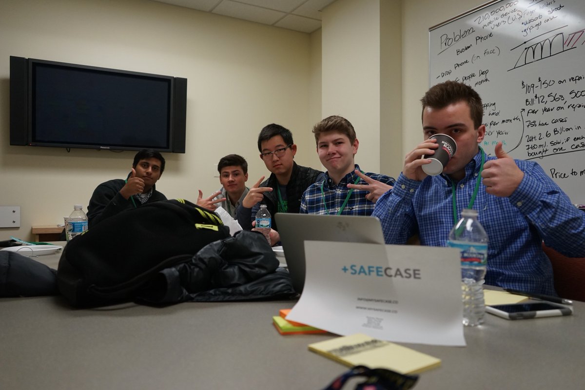mysafecase's tweet photo. Hard at work day 3 #mysafecase #winners #inthebag @SWTwinCities https://t.co/r9G1AEauFt