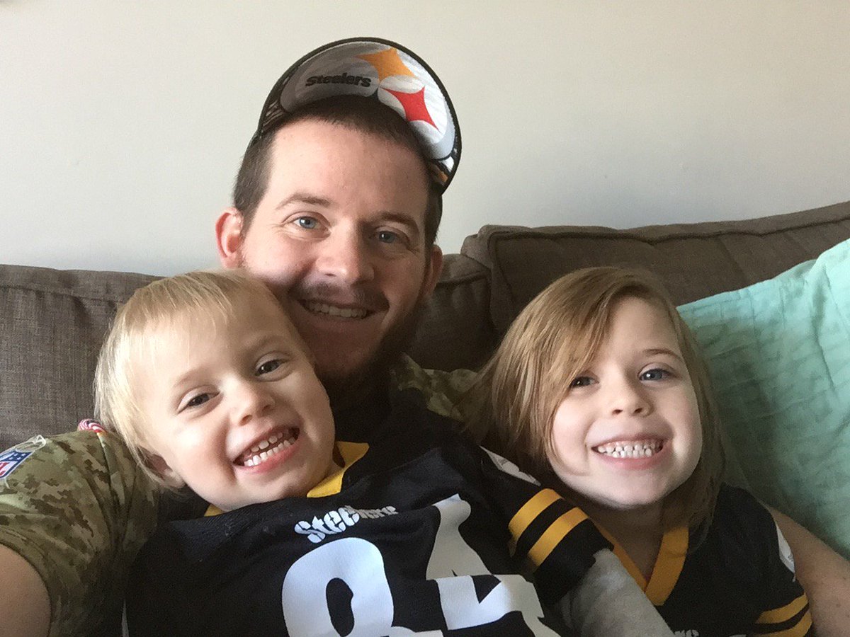 YinzerVA's tweet photo. @nflnetwork @NFLGameDay @ShaunOHara60 #nflgamedayrollcall #herewego #SteelerNation https://t.co/WffL5Ynxb6