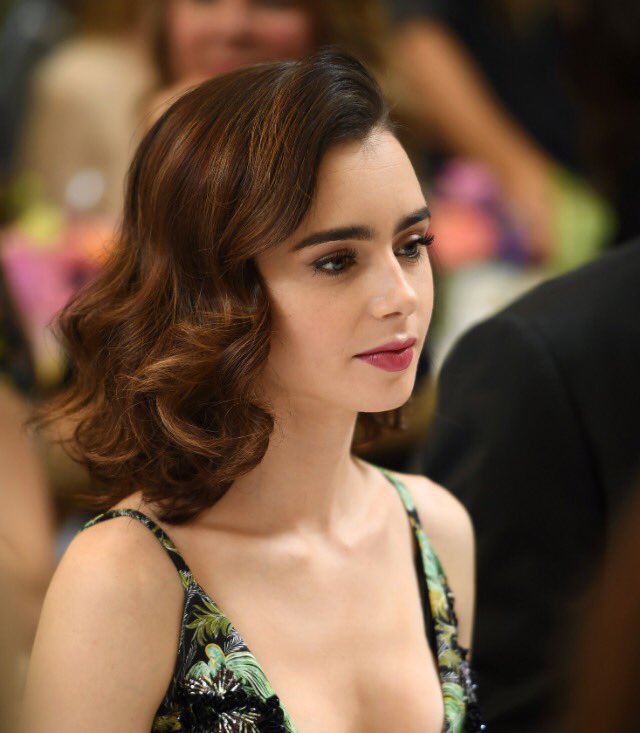 postbadlcollins's tweet image. how can someone be so pretty and cute like lily?