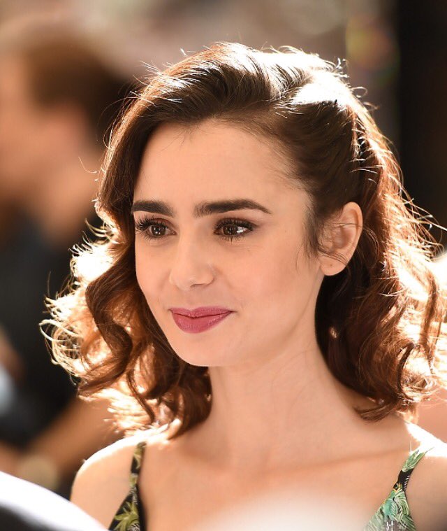 postbadlcollins's tweet image. how can someone be so pretty and cute like lily?