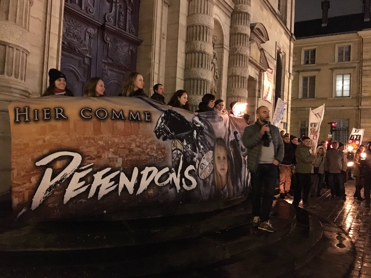 s_largot's tweet photo. Félicitations et chaleureux remerciements à tous les bénévoles de @ParisFierte @PierreLarti pour cette #JFP2017 de très belle facture ! https://t.co/WBG1apwydu