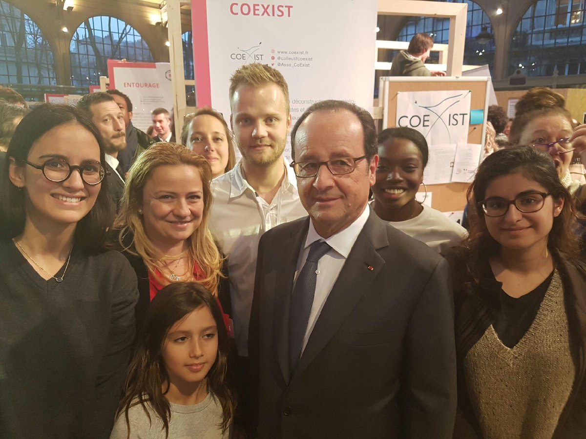 Asso_CoExist's tweet photo. .@fhollande était aux cotés des médiateurs de @Asso_CoExist au #Forum2017 #LFSE @SOS_Racisme @uejf @LaFABRIQUEetu https://t.co/JBHlNoIM7E
