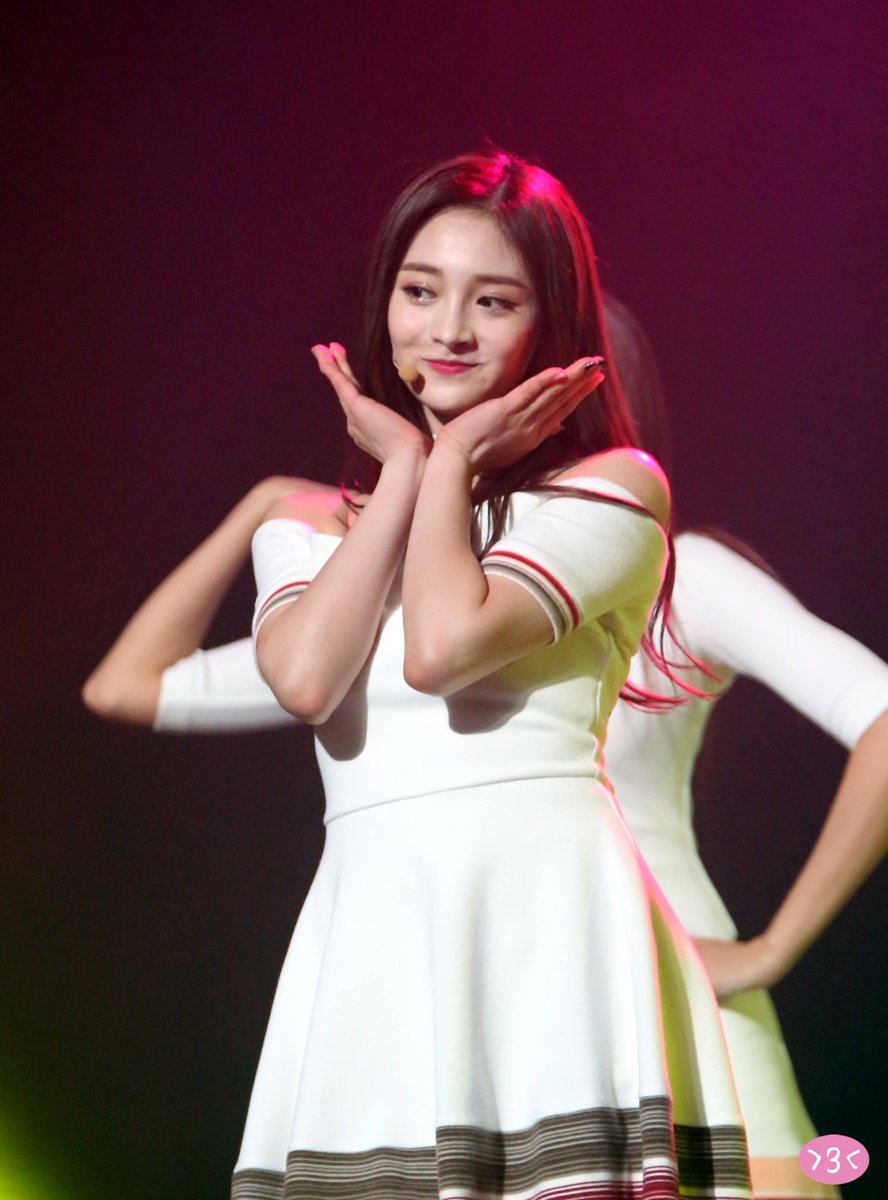 itszhoujie's tweet photo. RT angpinky1216: 170106 Bye&amp;Hi 결경💘 :) 
카리스마 대박~
#주결경 #세젤예 #ZJQ #ZHOUJIEQIONG #PRISTIN #IOI https://t.co/k65WwieL79