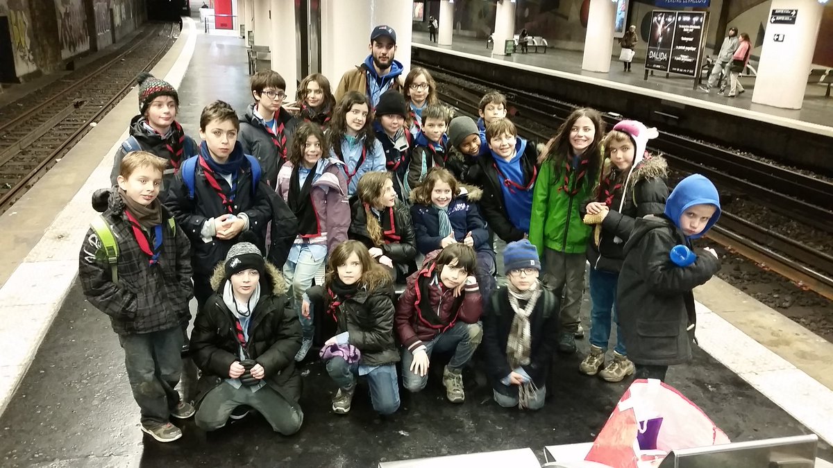 djmay77's tweet photo. La meute de clichy-levallois avec son nouveau foulard choisis par les lvtx. Let's go @EEUdF. Merci au @FSA_EEUdF pr la sortie commune. https://t.co/IEYbU6HIiw
