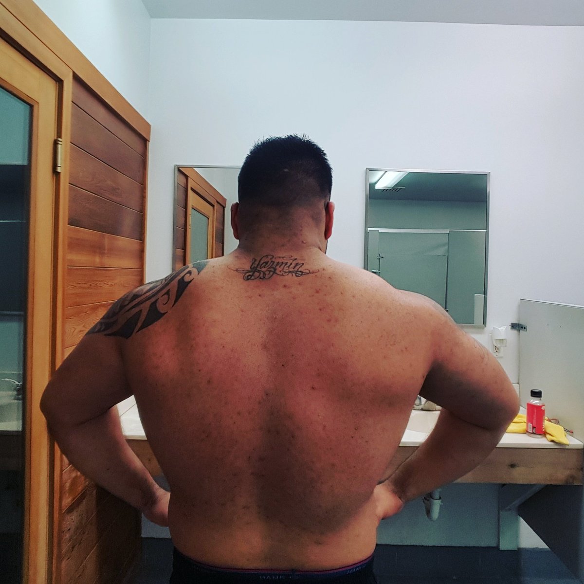 luislopez1218's tweet photo. Gotta get my wings #gorillaback #silverback https://t.co/JQ4GlnhUk6