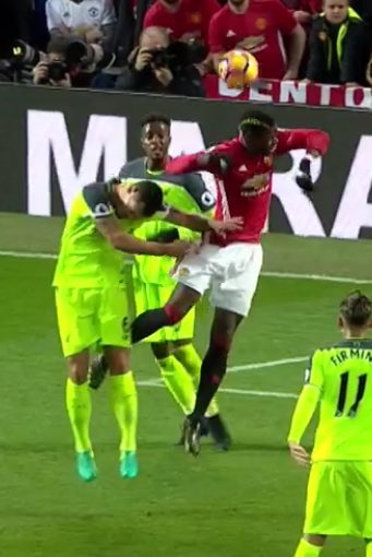 ArsenalMoh8's tweet photo. Most overhyped player in the world = £89m
A 12 year old's budget haircut  = £500 
Dabbing to give away a penalty = priceless.

@Pogbanter https://t.co/VDR1c7OKqO