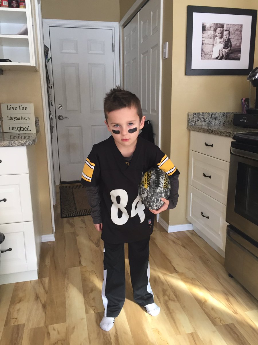 lmatzek's tweet photo. #HereWeGo @steelers @AntonioBrown https://t.co/N0HCpn16nu