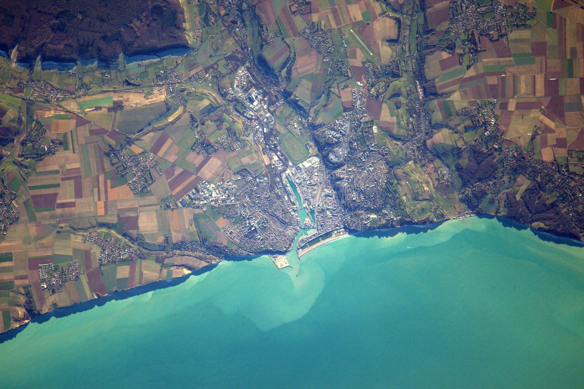 Thom_astro's tweet photo. This one is very special to me: it’s a great feeling to see from space where one grew up! The town of #Dieppe comes with lots of memories https://t.co/tuLz1MOd3z