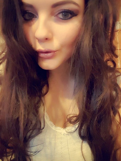 #selfie #pout #sunday https://t.co/iOsQ4gMnw1<a href="/tag/selfie"class="tags">#selfie</a><a href="/tag/pout"class="tags">#pout</a><a href="/tag/sunday"class="tags">#sunday</a>