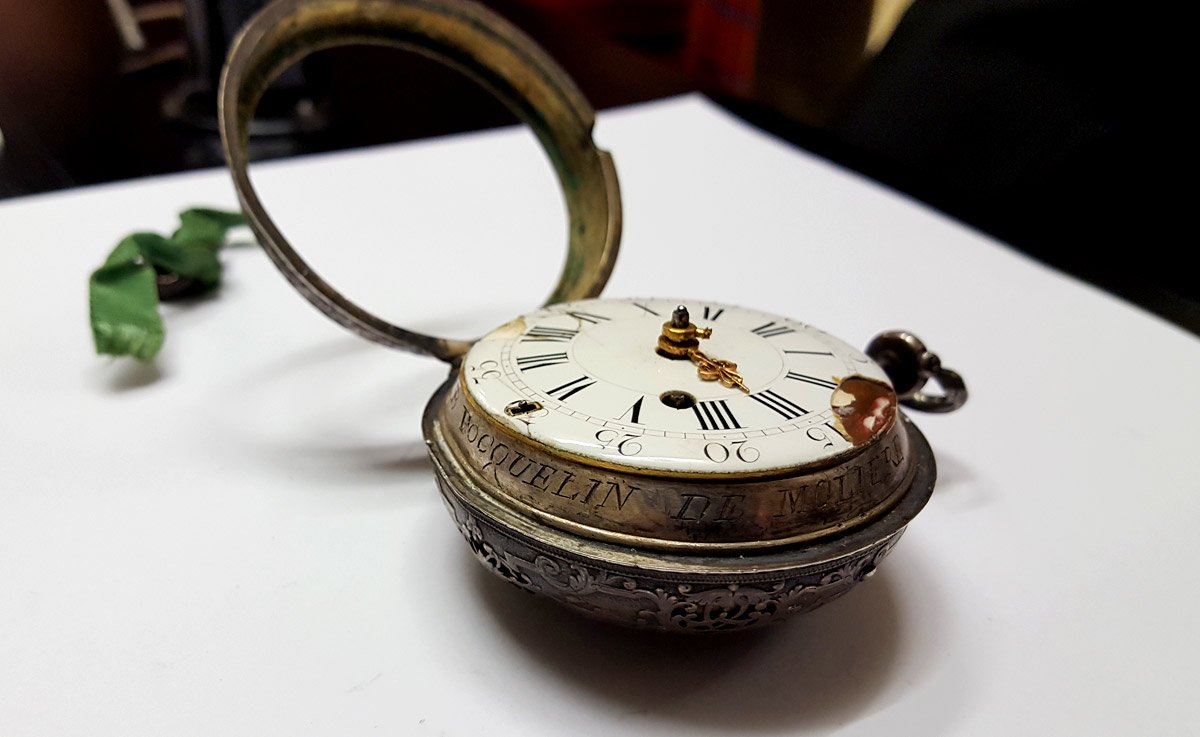 ComedieFr's tweet photo. Nous avons fait sonner la montre de #Molière, pour la première fois depuis plus de deux siècles ! #15janvier #joyeuxanniversaire https://t.co/3ADxL7Y978