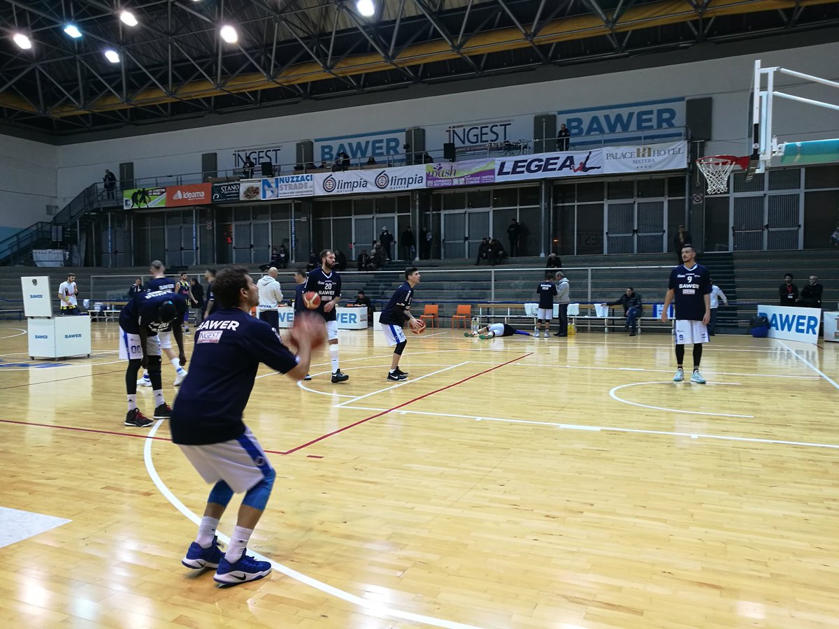 Francesco_Calia's tweet photo. Tutto pronto per @olimpiamatera Monteroni al #palasassi con i richiedenti asilo della @coopAuxilium https://t.co/xKJvHUfvZs