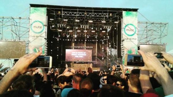 infobae's tweet photo. Fiesta electrónica en Mar del Plata: dos internados y más de 20 atendidos por consumir drogas https://t.co/5wrFlCT0DF https://t.co/g7QvZe5WCL