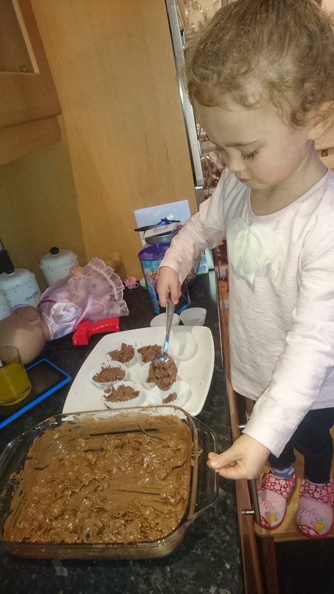 Lianme3's tweet photo. #makingbuns #Sunday fun https://t.co/Qqn97aETDR