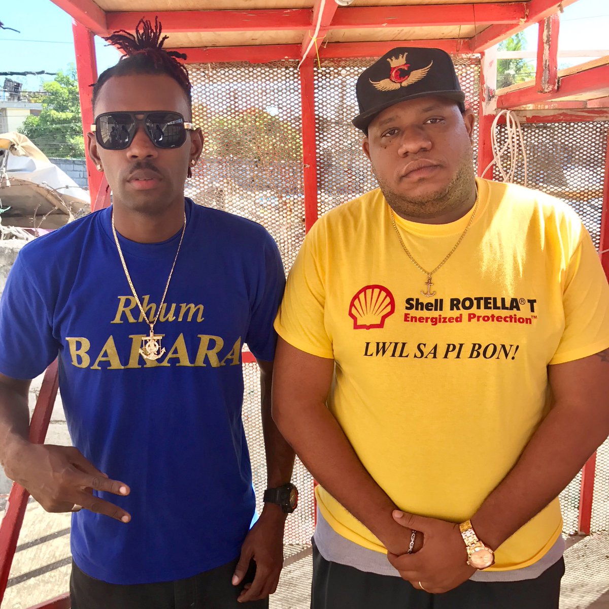 DJROGERHaiti's tweet photo. With @djnal_100.5_fm #kanavalmode #2017 #bakara #shell #rotella #haitiantopdjs🔝️🔝️ #thesheriff #MētDelmas💪🏽 #Day1 https://t.co/vR4xtw8Wzf