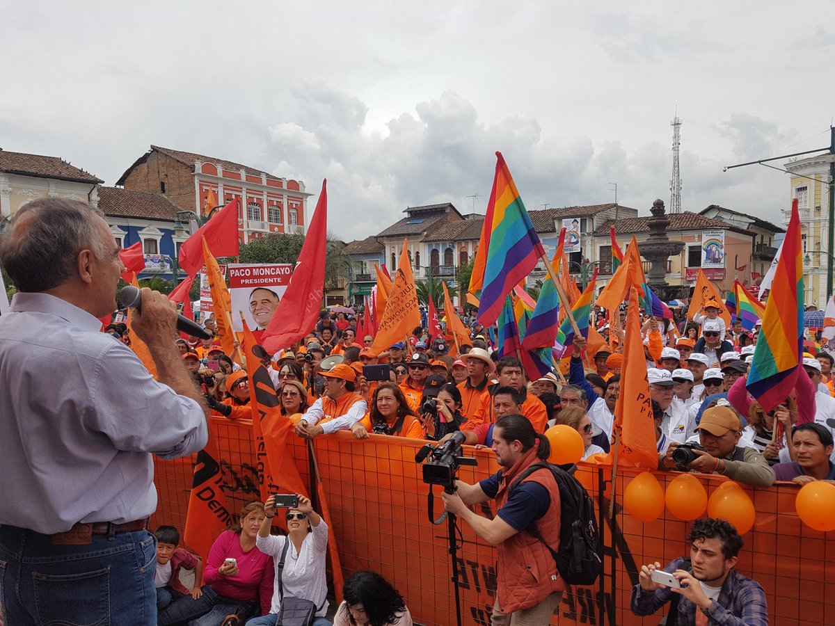 PacoMoncayo's tweet photo. No me cabe en el pecho el orgullo que tengo de representar a los campesinos, a los artesanos, a las organizaciones juveniles, a los maestros https://t.co/qwjqmFbGt2