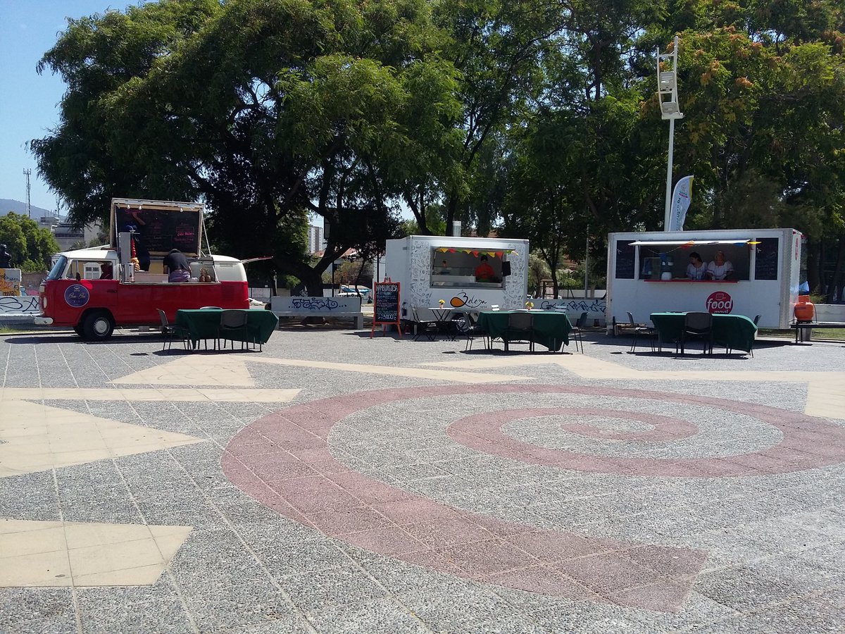 belezaft's tweet photo. @mvinambres queremos nuestros foodtrucks en la plaza!! Hemos creado un ambiente agradable y novedoso para los vecinos 👍✌ https://t.co/vfCy82s47H