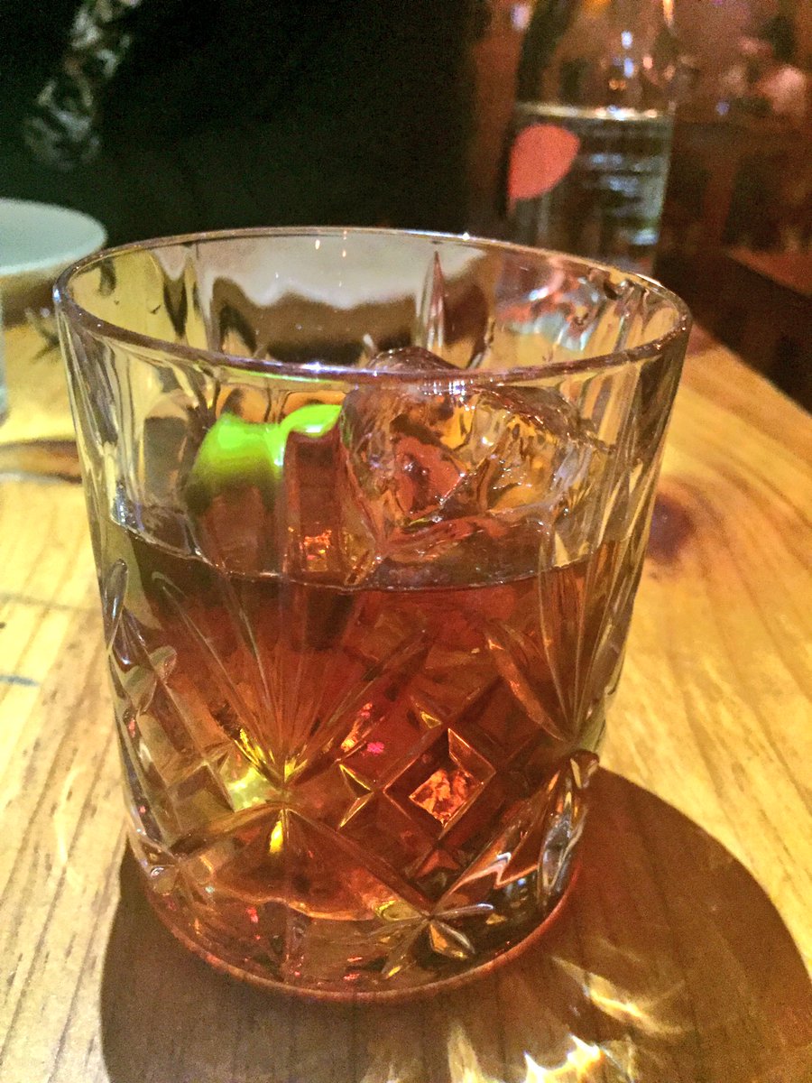 Negroni con mezcal en <a href="/HusetRoma/">Huset</a>  para estos días ricos en #CDMX