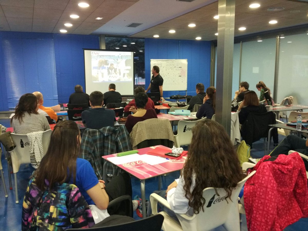 FMadridVB's tweet photo. Presentación del programa de ESTADÍSTICA 'WeScout' a los alumnos del Curso Entrenador Nivel I con Jorge Esteban @kokelin11 (@TieBreakTech) https://t.co/wMZlKhN1fl