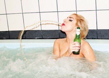 female vocalists in tubs appreciation tweet