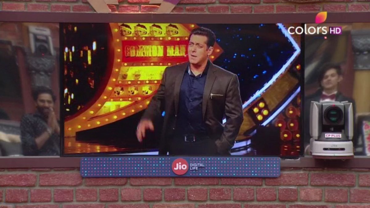 SalmanKaFanS's tweet photo. Love You @BeingSalmanKhan Sir
Best Host @BeingSalmanKhan Sir
Best Show @BiggBoss
#BB10WeekendKaVaar
#BB10TicketToFinaleWeek
#BB10 https://t.co/DVHsFe6lYd