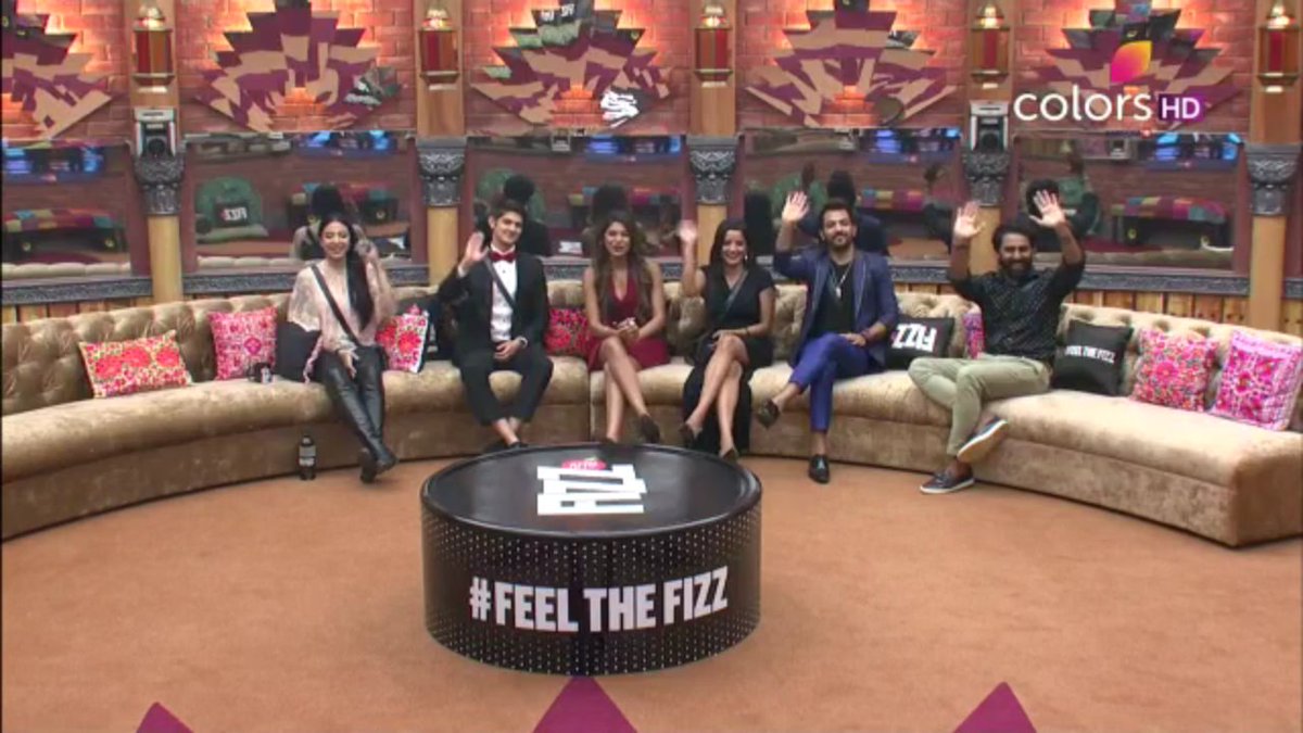 SalmanKaFanS's tweet photo. Love You @BeingSalmanKhan Sir
Best Host @BeingSalmanKhan Sir
Best Show @BiggBoss
#BB10WeekendKaVaar
#BB10TicketToFinaleWeek
#BB10 https://t.co/DVHsFe6lYd