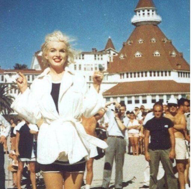 florentynastyle's tweet image. Stand out from the crowd! #betheicon florentyna.design #MarilynMonroe