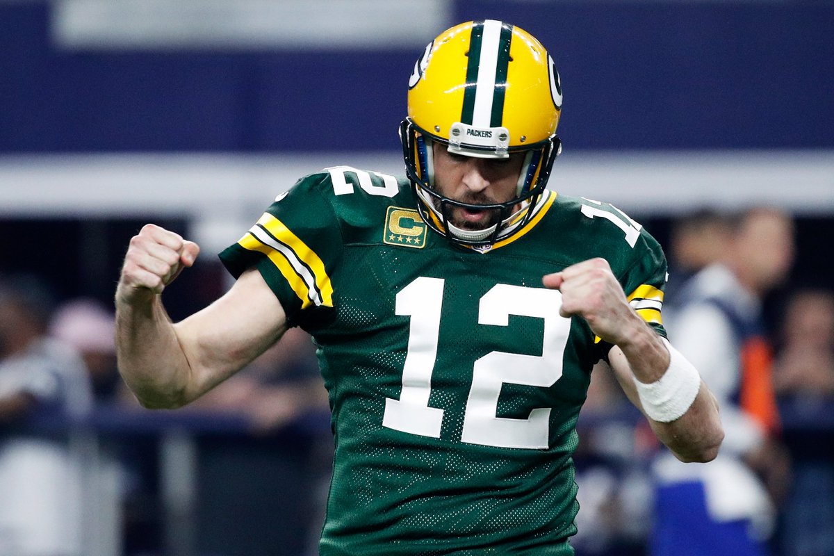 BleacherReport's tweet photo. Aaron Rodgers and the Packers have a 21-13 lead at the half #GBvsDAL https://t.co/VztZj4yfeS