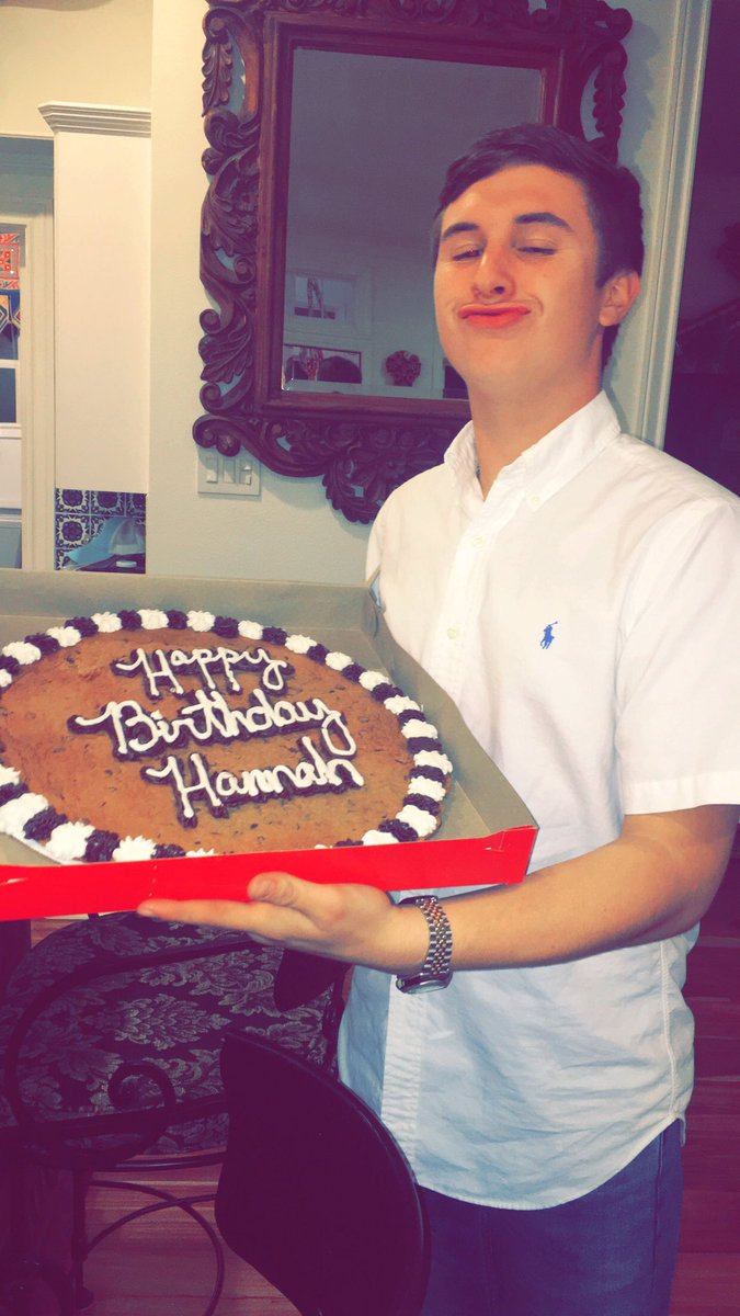 Hannah_Walker16's tweet photo. Had the best birthday yesterday with some of the best people! https://t.co/vKNw0Gwfcv