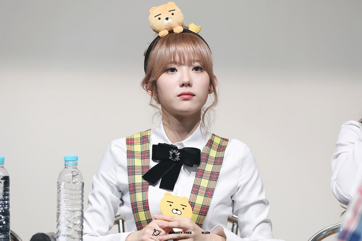 gravityfr22's tweet photo. 170115 강남 팬싸인회
#우주소녀 #루다 직찍 3pic
@WJSN_Cosmic

https://t.co/SkWt9W4kze
https://t.co/LOPwEdH9cl
https://t.co/XpKE5s8VqD https://t.co/6LljHEcCrS