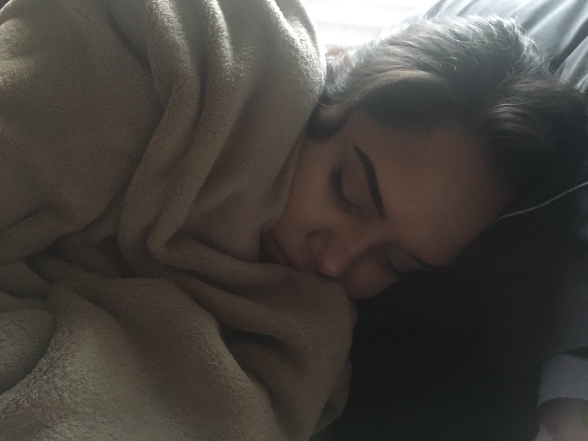 blerma18's tweet photo. Cowboys are playing? Well, guess it's time for my nap. 😴 #NFLPlayoffs #TheyBothTrash #PatsNationAllDay #hailyuhhh https://t.co/A97dLqU3f4